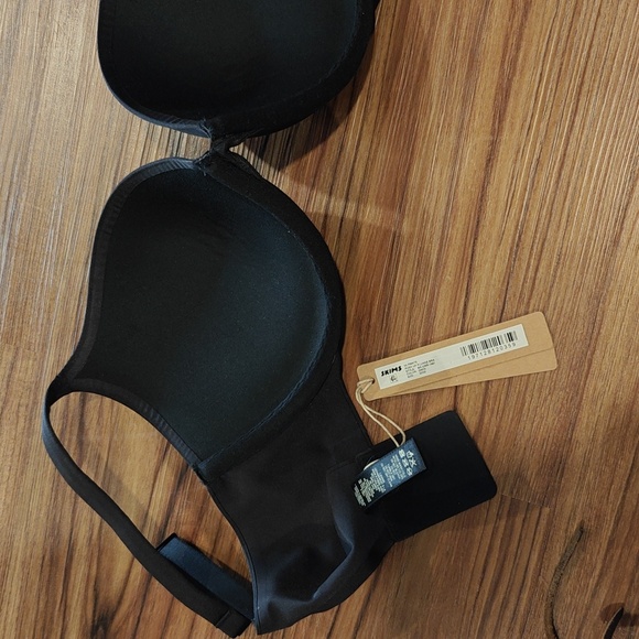 SKIMS Ultimate Push-Up Plunge Bra - Picture 4 of 15